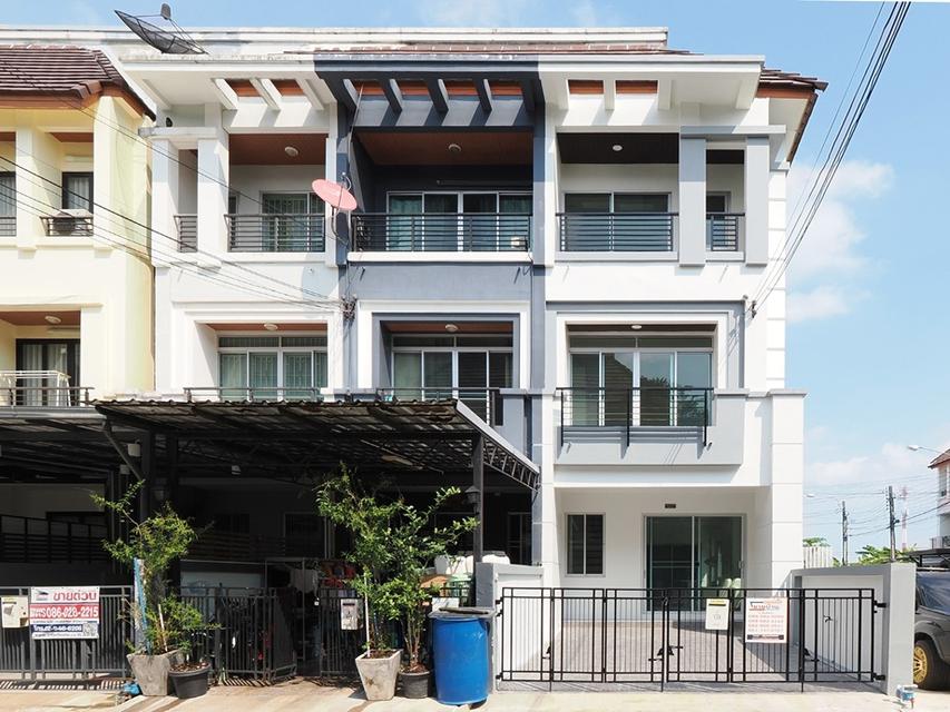 🔥 ขายทาวน์โฮม 3 ชั้น รีโนเวทใหม่ แปลงมุม พร้อมอยู่ ม.บ้านกลางเมือง พระราม 9 – รามคำแหง / กรุงเทพกรีฑา 1