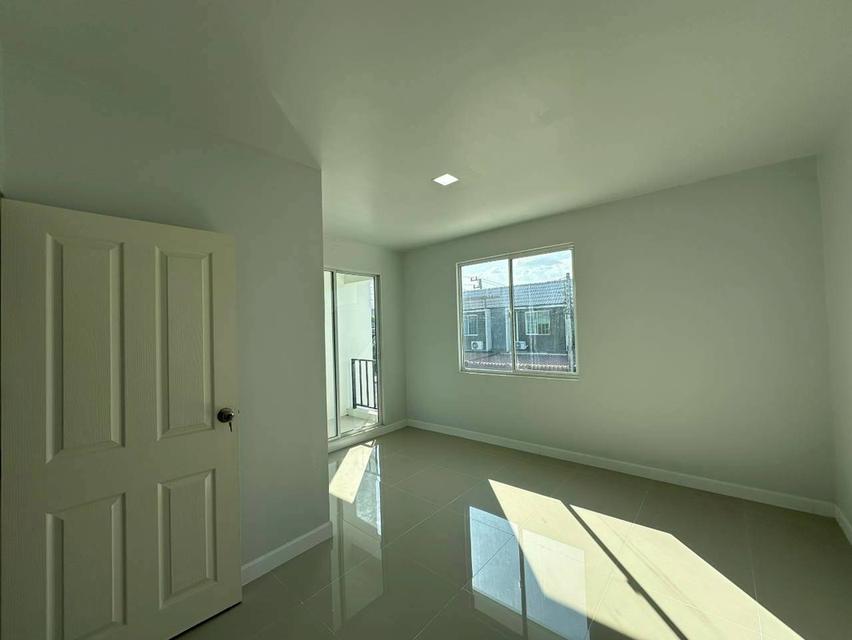 หมู่บ้านเดอะคัลเลอร์ส รังสิต-คลอง 4 ถนนรังสิต – นครนายก ต.ลาดสวาย อ.ลำลูกกา จ.ปทุมธานี 13