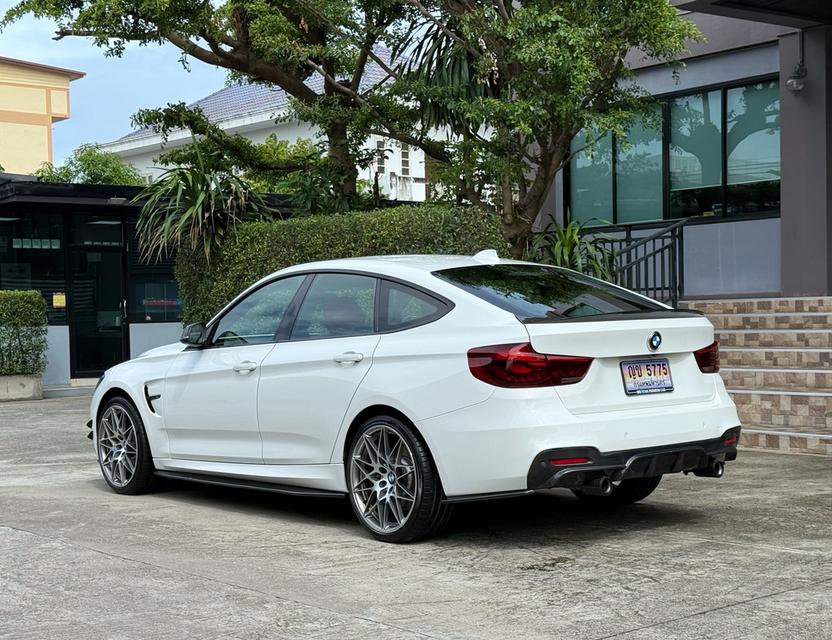 2015 BMW 320D GT MPERFORMANCE รถมือเดียวออกป้ายแดง รถวิ่งน้อย เข้าศูนย์ตามระยะ รถไม่เคยมีอุบัติเหตุครับ 6