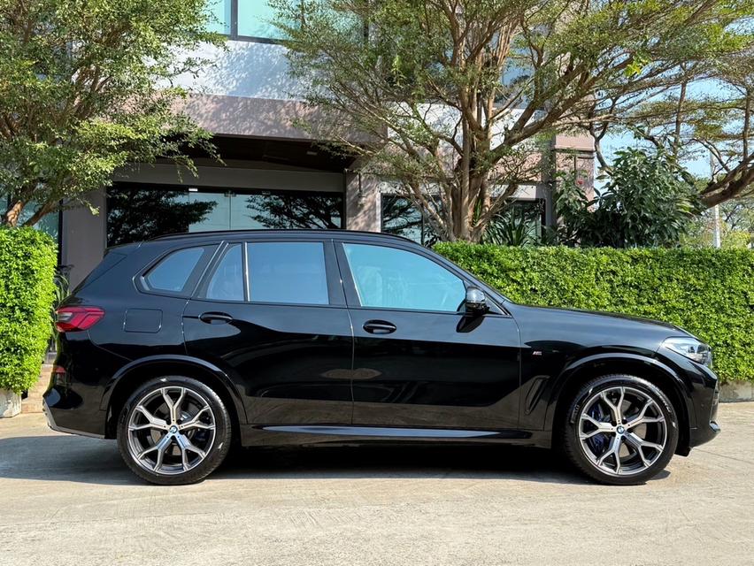 2021 BMW X5 MSPORT รถมือเดียวออกป้ายแดง รถวิ่งน้อย เข้าศูนย์ทุกระยะ ไม่มีอุบัติเหตุ วารันตียังเหลืออีกนานครับ 2