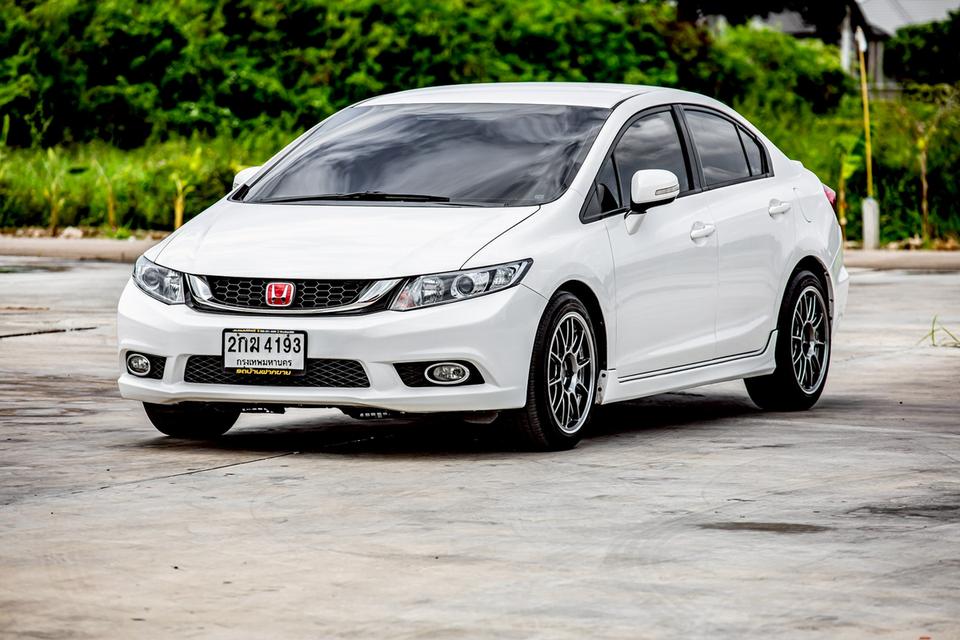 Honda Civic Fb 1.8E เบาะไฟฟ้า สีขาว ปี 2013 มือเดียวป้ายแดง