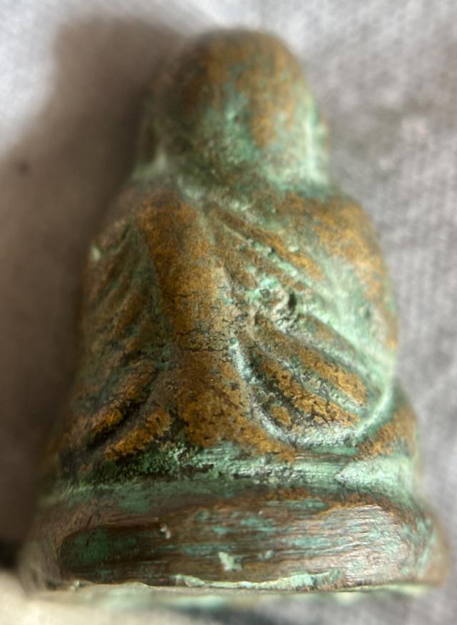 รูปหล่อหลวงพ่อเงินวัดทุ่งน้อยยุคต้น พิมพ์นิยมแข้งตุ่มเข่ายุบ รูปที่ 2