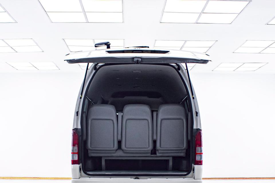 TOYOTA COMMUTER 2.5 D4D 2011  14