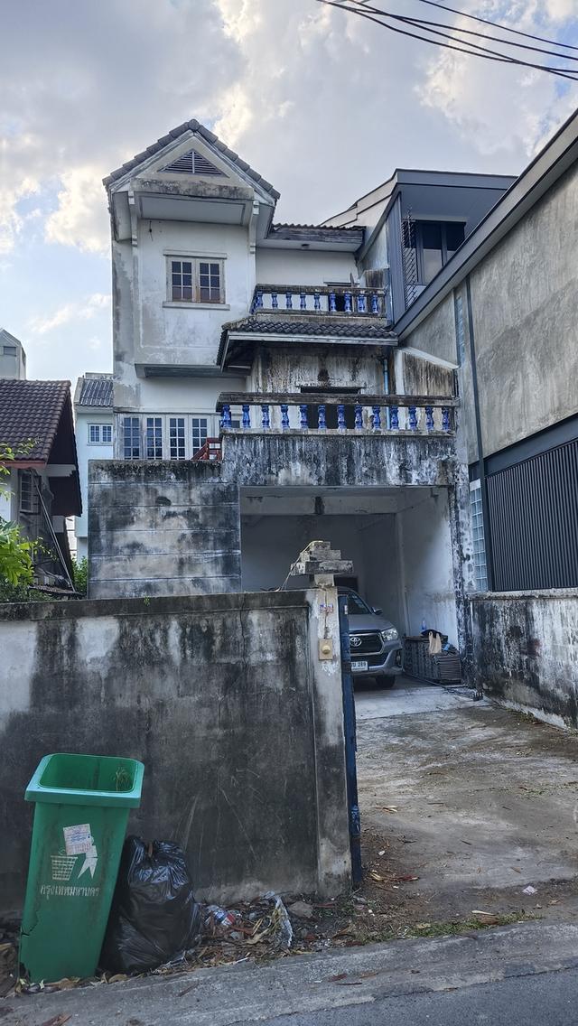 ขายถูกทาวน์โฮมใกล้สถานีรถไฟฟ้ามัยลาภ 13