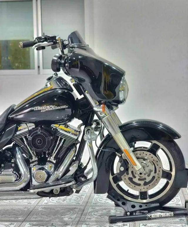 2012 Harley Davidson  Street Glide 2