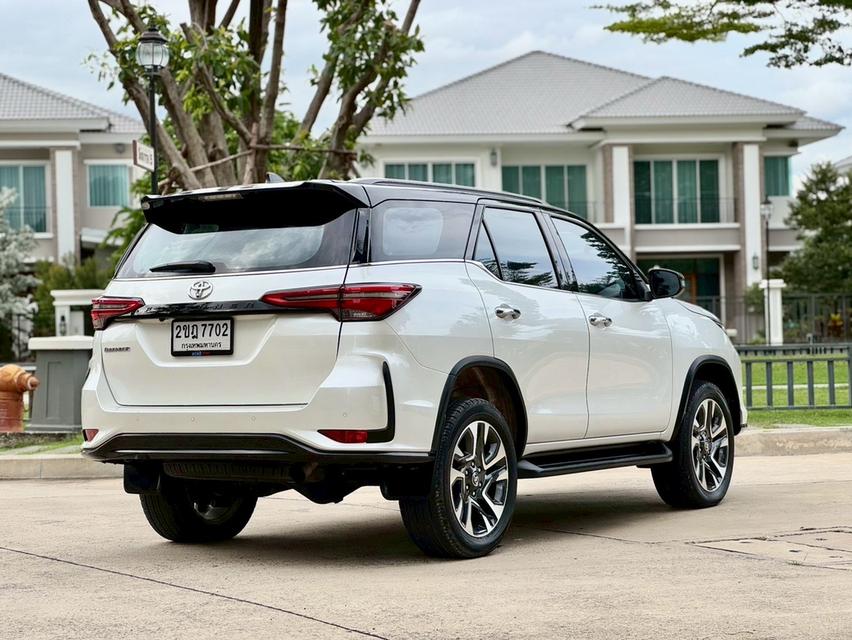 Toyota Fortuner Legender 2.4 ดีเซล รุ่นทอป ปี 2021 หลังคาดำ ออฟชั่นเต็ม ใช้งาน 3 หมื่นโล เจ้าของเดียว รูปย่อยที่ 4