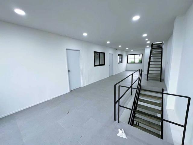 BTS อุดมสุข 2.3กม.ให้เช่า-ขายสำนักงาน ออฟฟิศ 3.5 ชั้นรวมดาดฟ้า 50ตร.วา. 310ตร.ม. พณิชยการบางนา 1.5 กม 5นอน 5น้ำ เซ็นทรัล 5