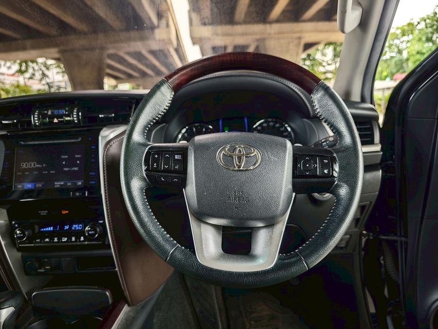 Toyota Fortuner 2.4 V 2WD AT ปี 2019 รถสวยมือเดียว รุ่นท๊อปขับ2 11