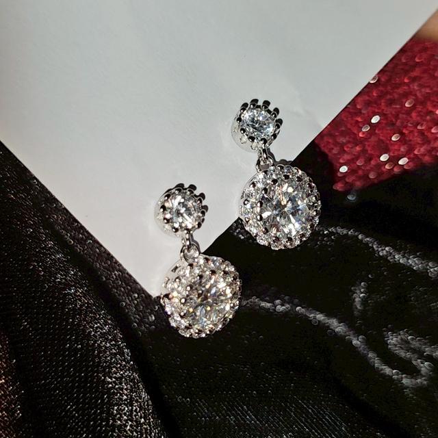 จิวเเละต่างหูเพชร สำหรับคุณผู้หญิงใส่ออกงาน ใส่ได้ในหลายๆโอกาศ