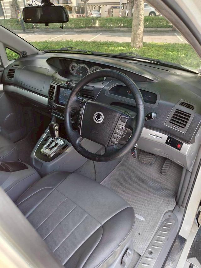 Ssangyong Stavic SV270 เครื่องดีเซล 2.8 เกียร์ Auto สีขาวมุก ปี 2010 9