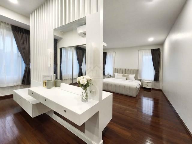 ให้เช่าบ้านเดี่ยวสุดหรู 3 ชั้น 320 ตรม 5 ห้องนอน พร้อมระเบียงใหญ่ วิวสวย ย่านรัชดานิเวศน์ 16 ใกล้ MRT ห้วยขวาง