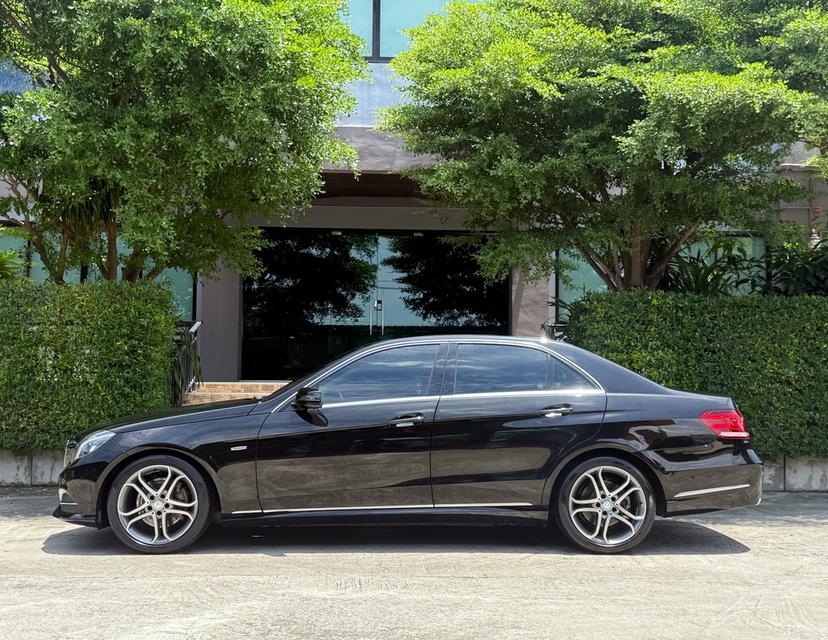2016 BENZ E 200 EDITION E รถออกศูนย์ BENZ THAILAND รถวิ่งน้อย เข้าศูนย์ตามระยะ รถไม่เคยมีอุบัติเหตุครับ 5