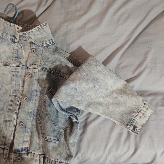 เสื้อยีนส์แขนยาวทรงครอป มือสอง (cropped) ลายฟอก/acid wash แฟชั่นทั่วไป size XL รูปที่ 4