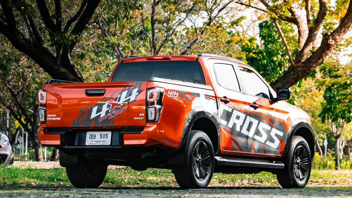 NEW ISUZU DMAX CAB4 V-CROSS 3.0 AT 4WD ปี 2019 สีส้ม 6
