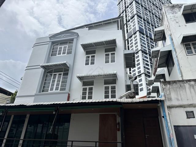 ขายโฮมออฟฟิศ 3 ชั้นหลังมุม 320 ตรม. พระราม9 ซอย11 สภาพดี เหมาะทำออฟฟิศ ครัวกลาง ร้านอาหารแบบนั่งทานและเดลิเวอร์รี ใกล้เซ 1