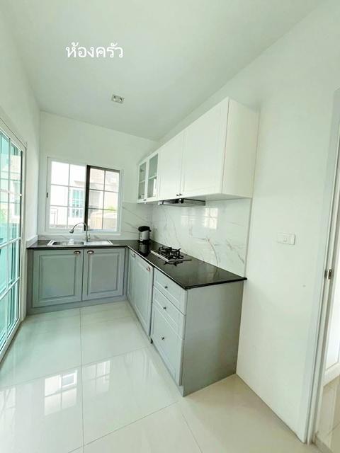 ตลาดสำเพ็ง 2 1.8 กม. ให้เช่าบ้าน 5 แอร์ MRT หลักสอง 2.1 กม. รพ.เกษมราษฎร์ บางแค 1.8 กม. รร.สวนโมกข์อนุสรณ์ 1.1 กม. 3 นอน 4