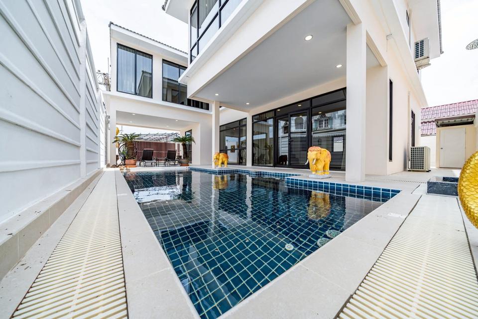 Pool villa style modern South Pattaya 19.9 million  3