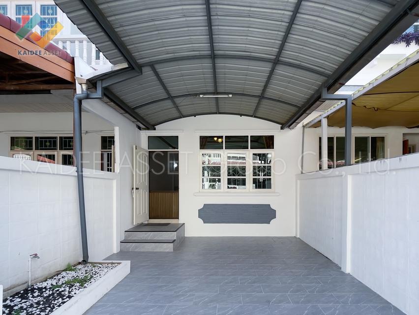 ทาวน์เฮ้าส์ ซอย นาคนิวาส 37 แยก 1-8 ถนน ลาดพร้าว 71 ขายถูก