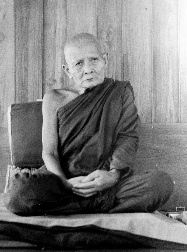 พระเนื้อผงหลวงปู่แหวน สุจิณโณ ปี2516 5