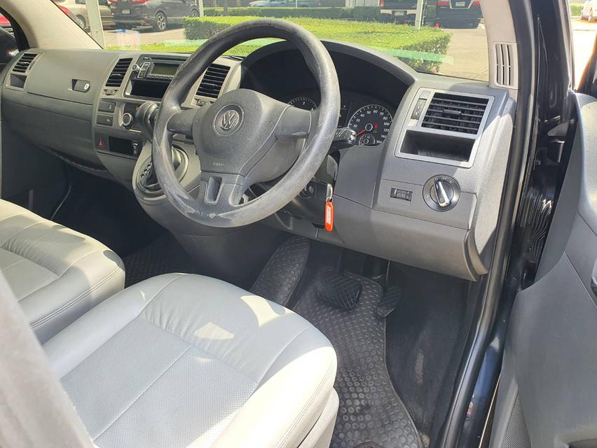 Volkswagen Caravelle T5 2.0 TDi สีดำ ปี2012 รถมือ1 6