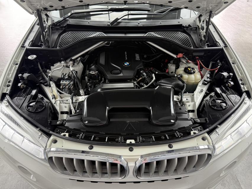 2018 BMW X5, sDrive25d โฉม F15 ปี13-19สีขาว เครื่องดีเซล รถบ้านแท้ ประวัติดี รูปที่ 19