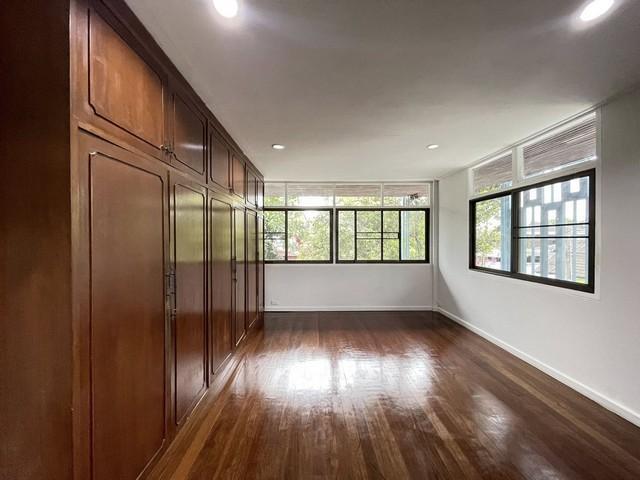 ให้เช่าบ้านเดี่ยว 2 ชั้น 200 ตรว. 6 ห้องนอน รัชดา 19 วิภาวดี 16 ใกล้ MRT รัชดา ที่จอดรถกว่า 10 คัน 9