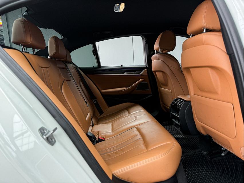 รหัสรถ WRT4224 2022 BMW SERIES 5 520d M SPORT โฉม G30ทปี17-24 (รุ่นครบรอบ50ปี) 13