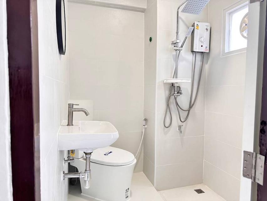 🛋️ คอนโดให้เช่า เข้าอยู่ได้ทันที ให้เช่าคอนโดมิเนียม 1 ห้องนอน  1 ห้องน้ำ 6,500 บาท/เดือน รวมค่าส่วนกลางแล้วนะ 7