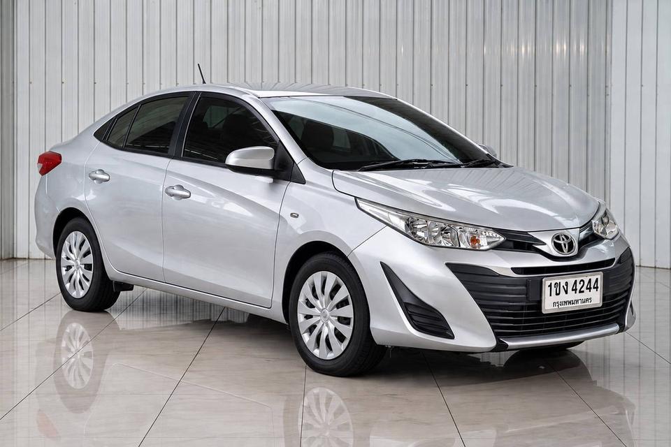 TOYOTA YARIS ATIV 1.2 J ปี 2018 สีเทา โฉม ปี17-22