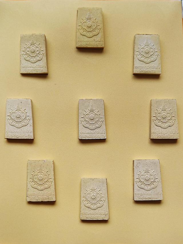 ชุดพระสมเด็จ9แผ่นดิน พิมพ์พระประธานพระอุโบสถพระอารามหลวงประจำ 9 รัชกาล ปี2542 รูปที่ 3