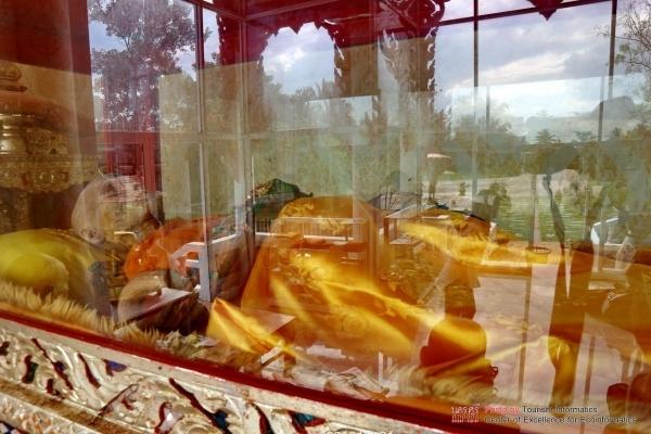 เหรียญพระครูวิเชียรคุณาทร หลวงพ่อขอม รุ่นวางศิลาฤกษ์ วัดปากเชียร จ.นครศรีธรรมราช ปี2537 รูปย่อยที่ 4