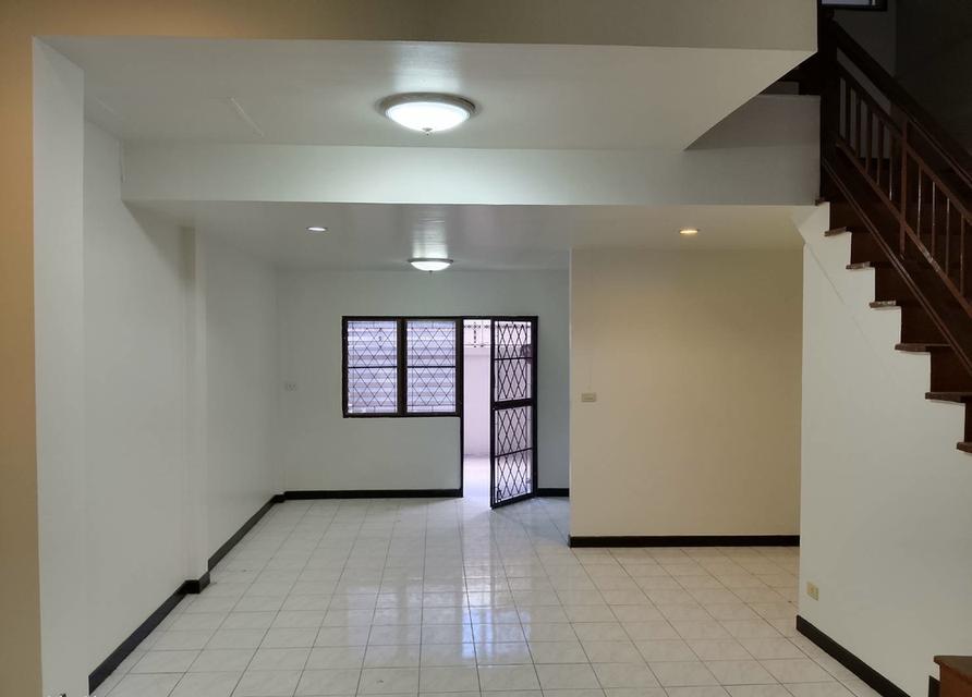 #บ้านนี้อยู่แล้วรวย (money)# #ปรับปรุงใหม่ไฉไลกว่าเดิม..เหมือนได้อยู่บ้านใหม่🏠 ให้เช่า ทาวเฮ้าส์ 2 ชั้น หมู่บ้านรื่นฤดี ซ.รามคำแหง180 **ง 9