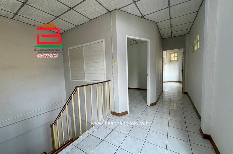 ทาวน์เฮาส์ หลังริม หมู่บ้าน เรือนจินตหรา เนื้อที่ 21 ตรว. ถนนวิภาวดีรังสิต แขวงตลาดบางเขน เขตดอนเมือง กรุงเทพฯ 6