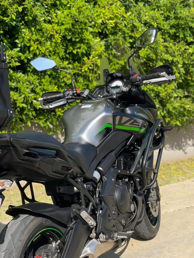 Kawasaki Versys สีดำ 4