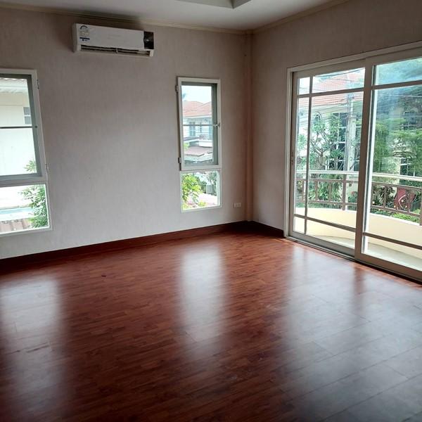 ขายที่ดินพร้อมบ้าน 2 ชั้น 59.5 ตรว. หมู่บ้านศุภาลัย พาร์ควิลล์ 5 ใกล้ถนนเทพารักษ์ ห้างบิ๊กซี ราคา 9.2 ลบ. ต่อรองได้ โทร 081-9308276 7