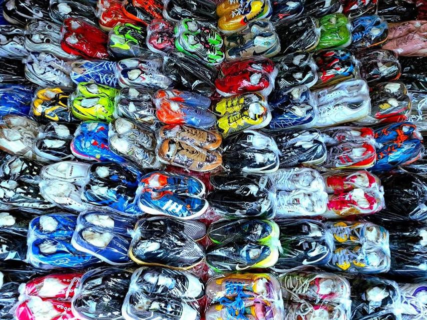 รองเท้าผ้าใบมือสองขายส่ง 100 คู่ 3,500.- ยกกระสอบ ตกคู่ละ 35 บาท สินค้าพร้อมขาย