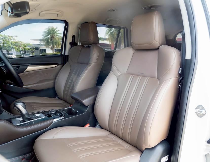 Isuzu MU-X  3.0 Ultimate 6AT 4×4 6