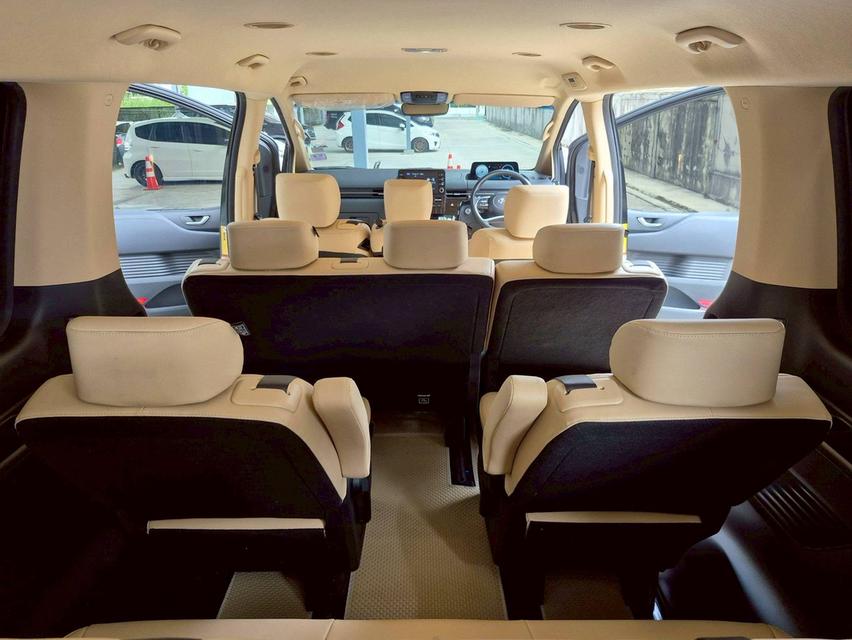 Hyundai Staria 2.2Sel ปี2/ 14