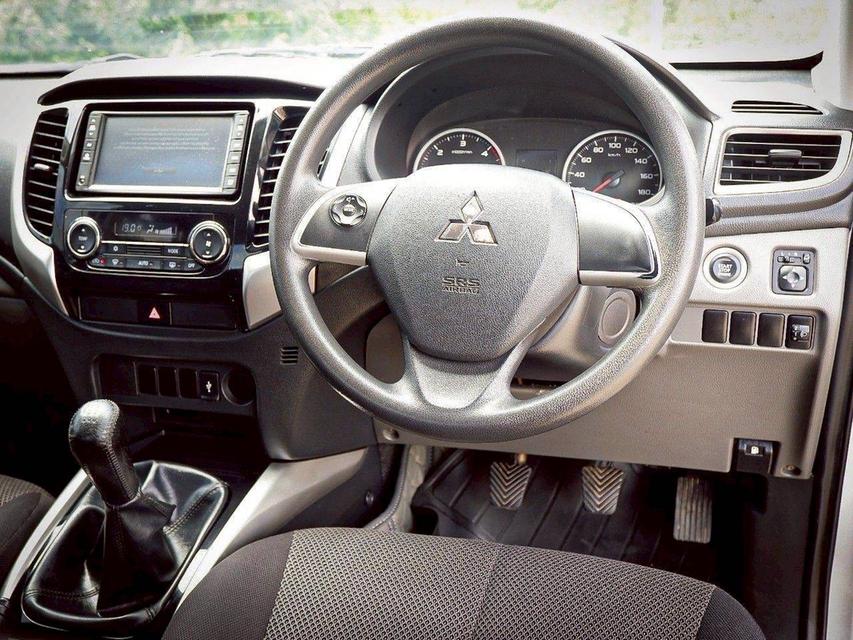 รหัสรถ QT115 Mitsubishi Triton Megacab 2.4 GLS Limited Plus เกียร์ M/T สีบรอนซ์เทา ปี 2015 12
