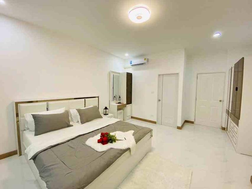 2Forrent ให้เช่าบ้านเดี่ยว 2ชั้น ซอยหมู่บ้านทุ่งเศรษฐี เลียบมอเตอร์เวย์ รหัสประกาศ B983