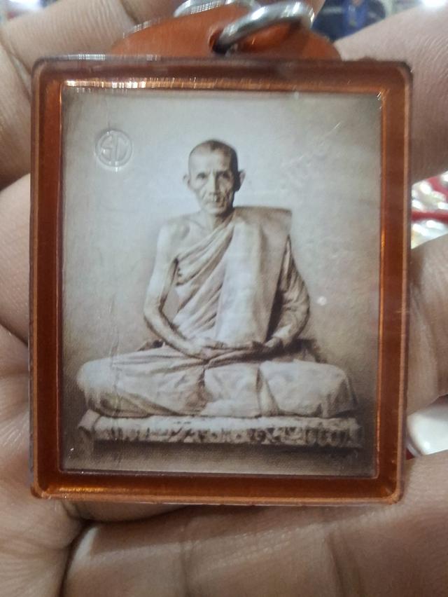 รูปถ่ายหลวงพ่อกวย ปี 63 ยันต์ปั๊มนูน