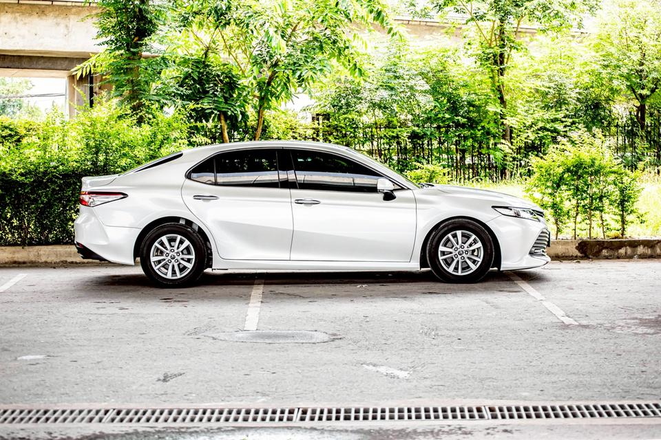 Toyota Camry 2.0G ปี 2019 สีขาว  6