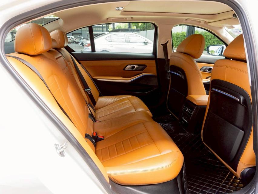 BMW 320Li Limousine Luxury ปีจด 2022 12