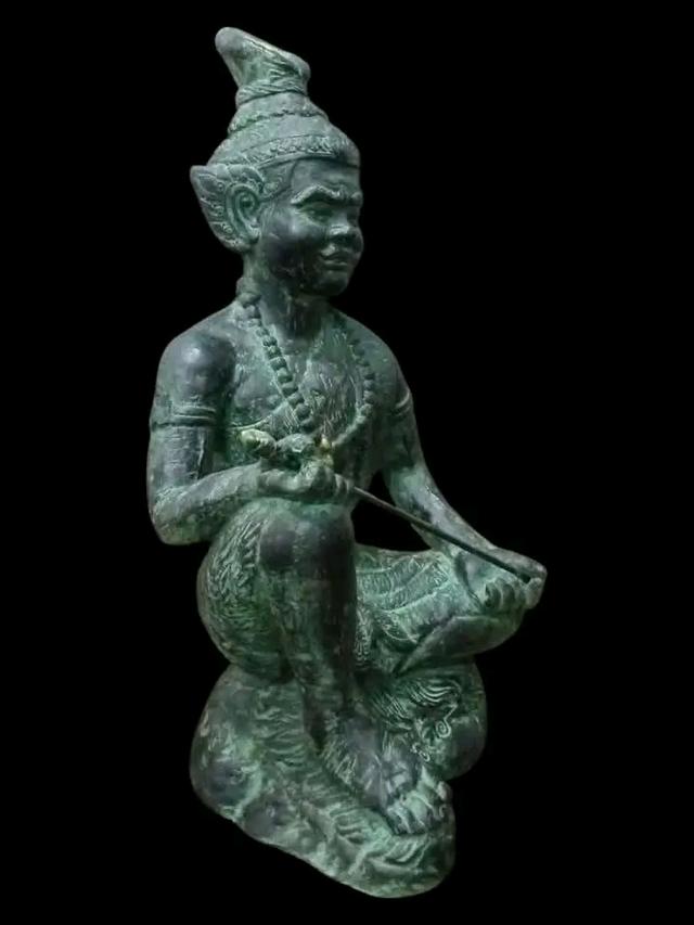 ปู่เข็มสักยันต์ขนาดใหญ่