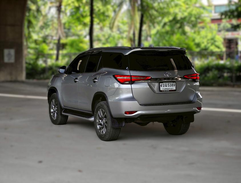 Toyota Fortuner 2.4 V ปี 2021 / 2023