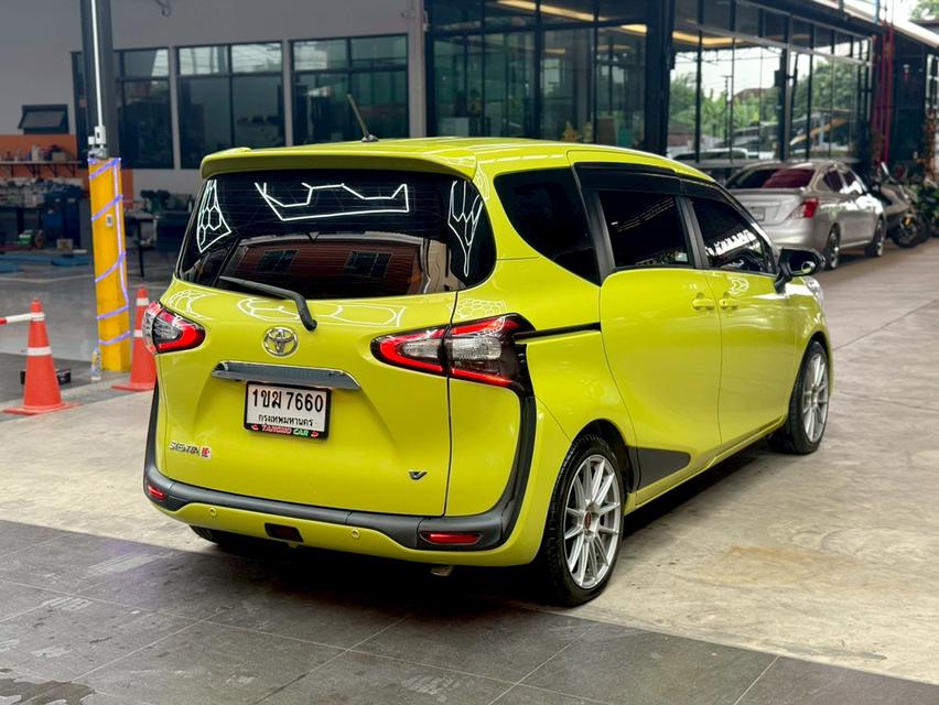 TOYOTA SIENTA 1.5 V ปี2020 สีสันโดดเด่น สภาพกริ๊บๆ ออพชั่นเต็มคัน 3