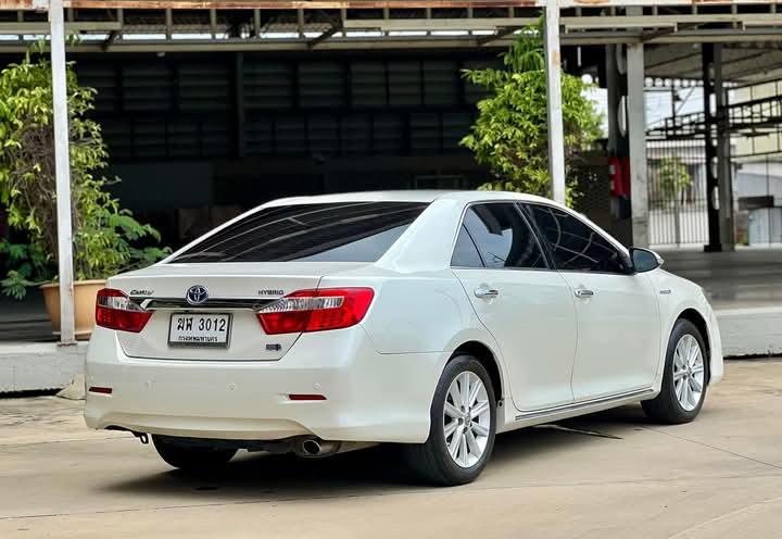 Toyota Camry สีขาว 4