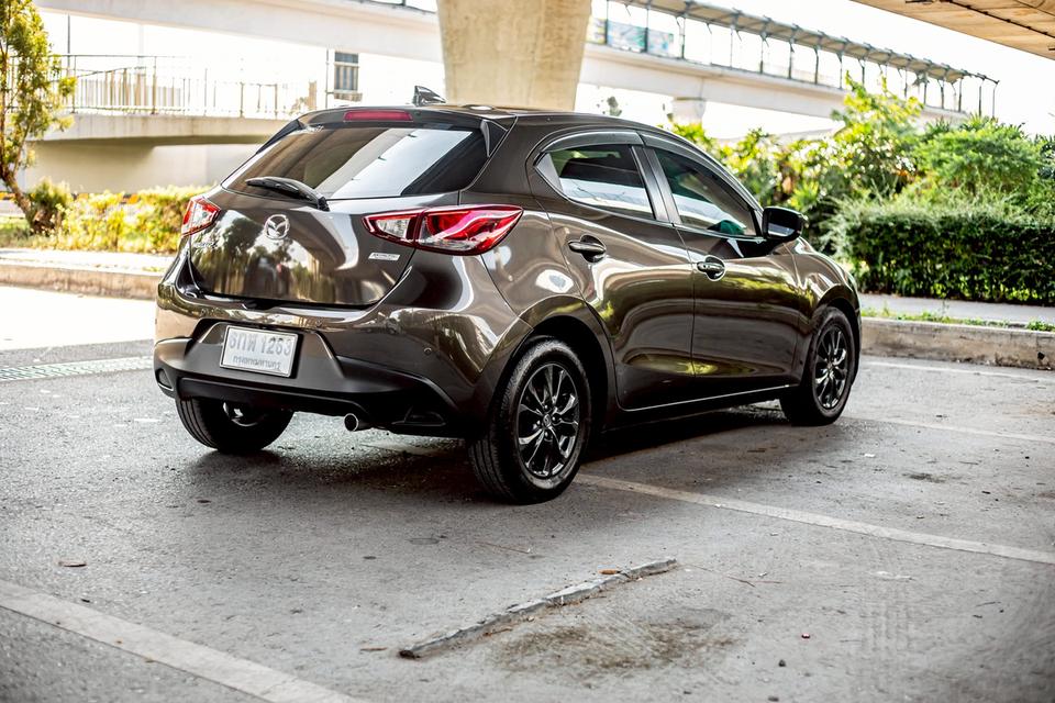 Mazda2 1.3 HighConnect Sport ปี 2017 สีน้ำตาล มือเดียวป้ายแดง