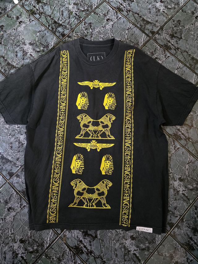 เสื้อยืดมือสอง