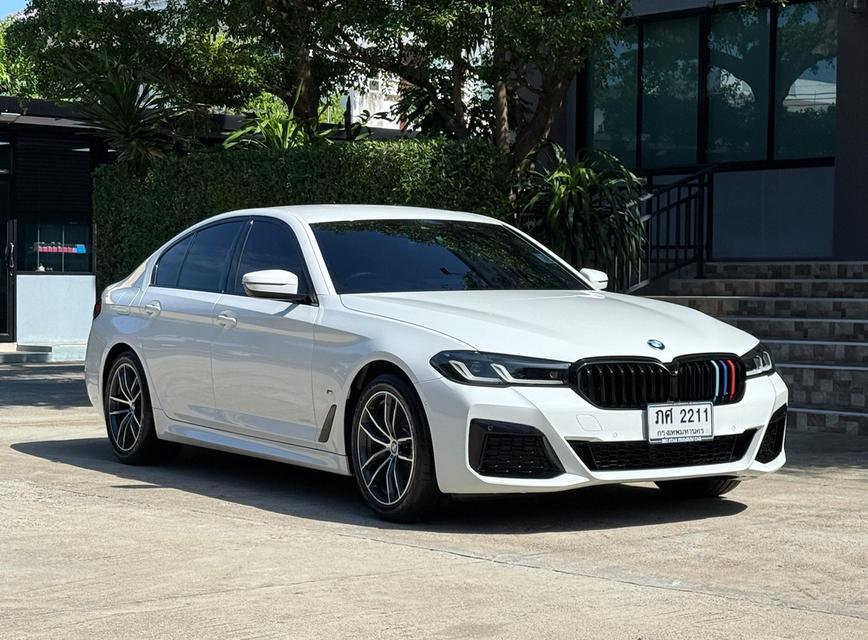 2022 BMW 520D MSPORT LCI รถมือเดียวป้ายแดง รถออกศูนย์ BMW THAILAND รถวิ่งน้อย เข้าศูนย์ตรงระยะ รถไม่มีอุบัติเหตุครับ